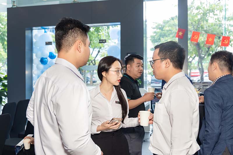 Khai trương showroom ô tô geely võ văn kiệt